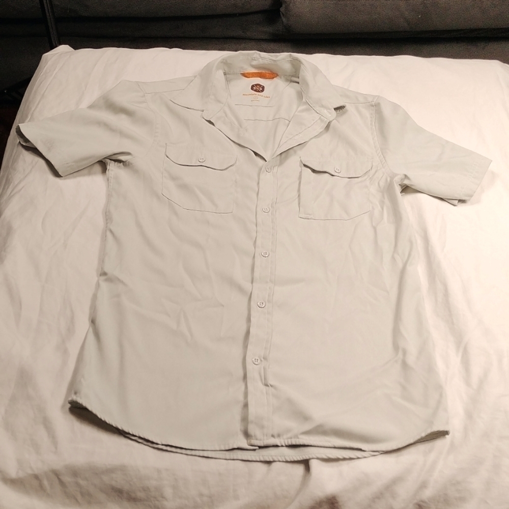 Mountain and Isles men's short sleeve button down shirt size small